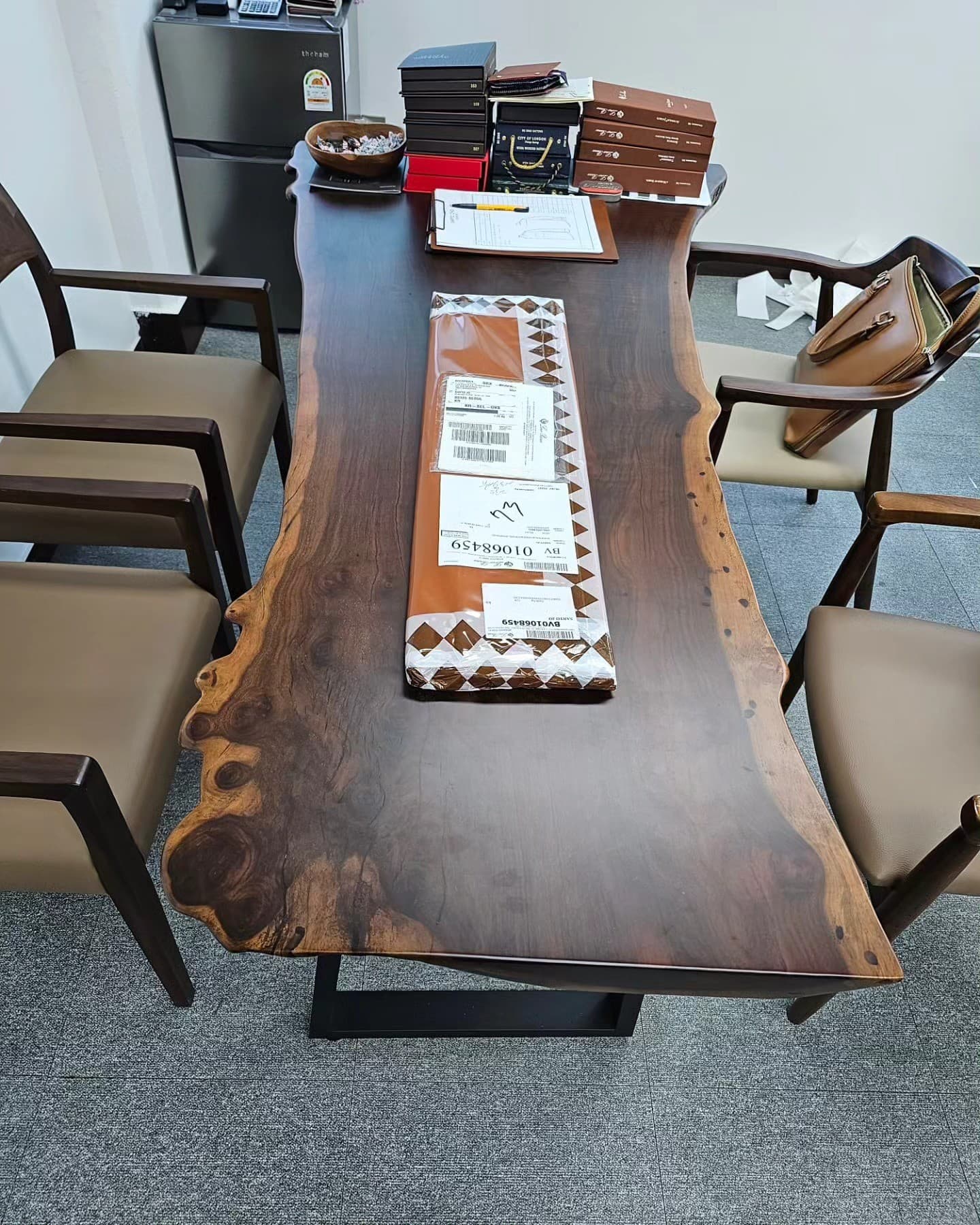 Atelier consultation table with tailoring materials